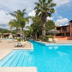 Village Aparthotel